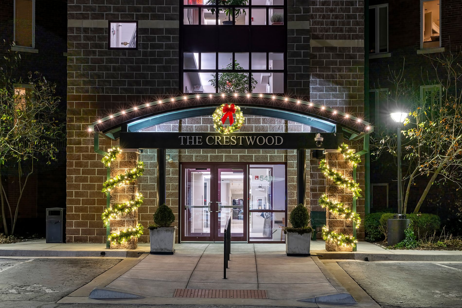 Wreaths, garland & holiday décor in Kansas City
